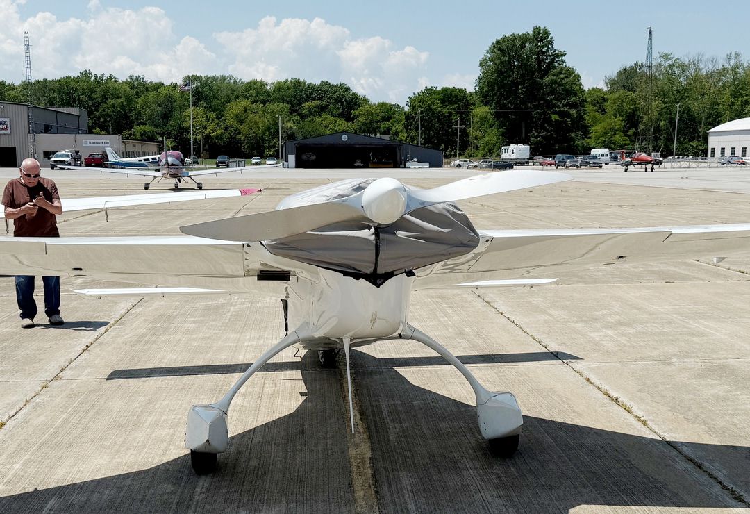 Rutan Long-EZ Canopy/Nose/Engine Cover, Travel Weight